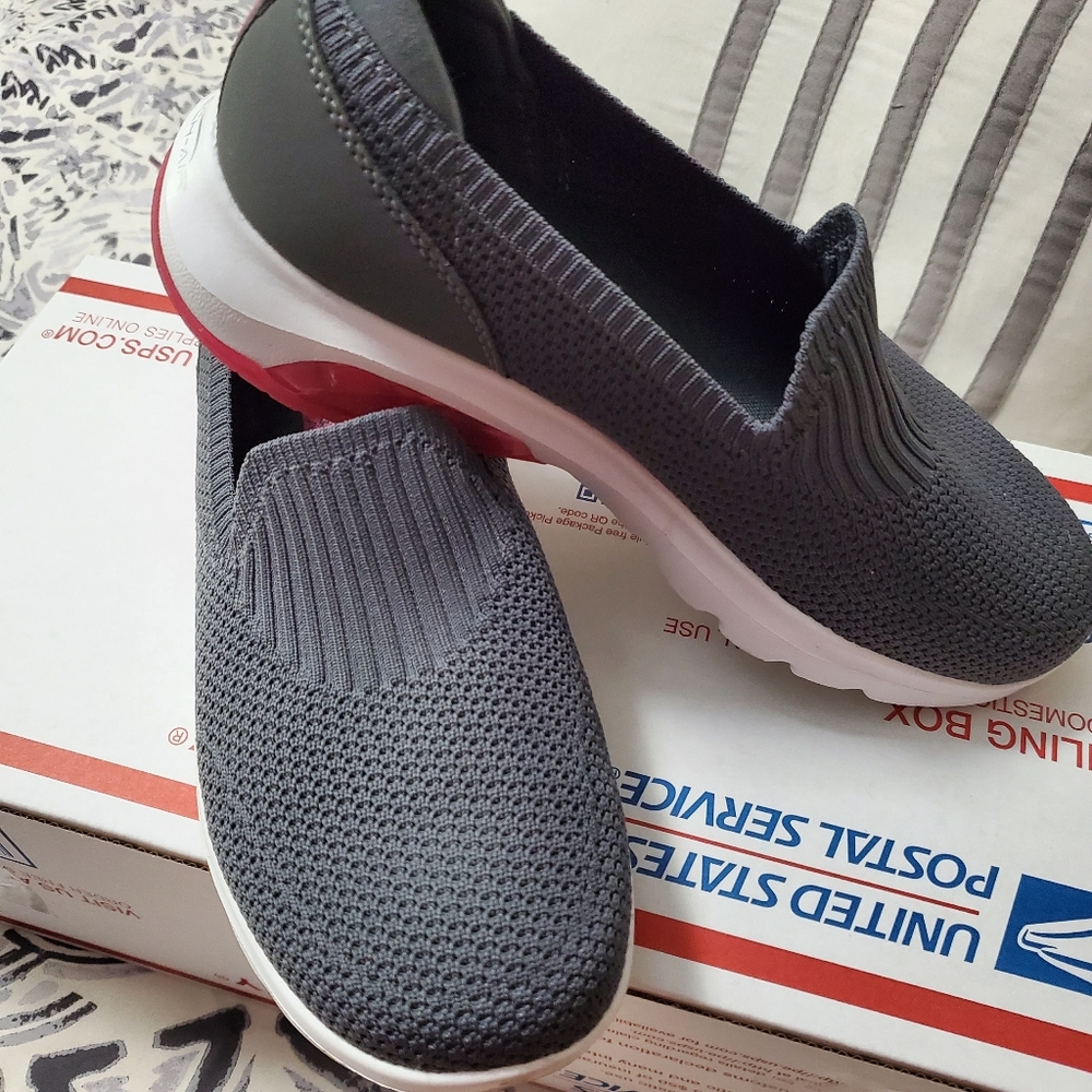 Skechers Size 6 GoWalk shoes